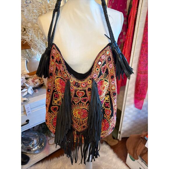 👜 Vintage Antik Batik Embroidered Tassel Hobo Bag MSRP $275 - Picture 4 of 4